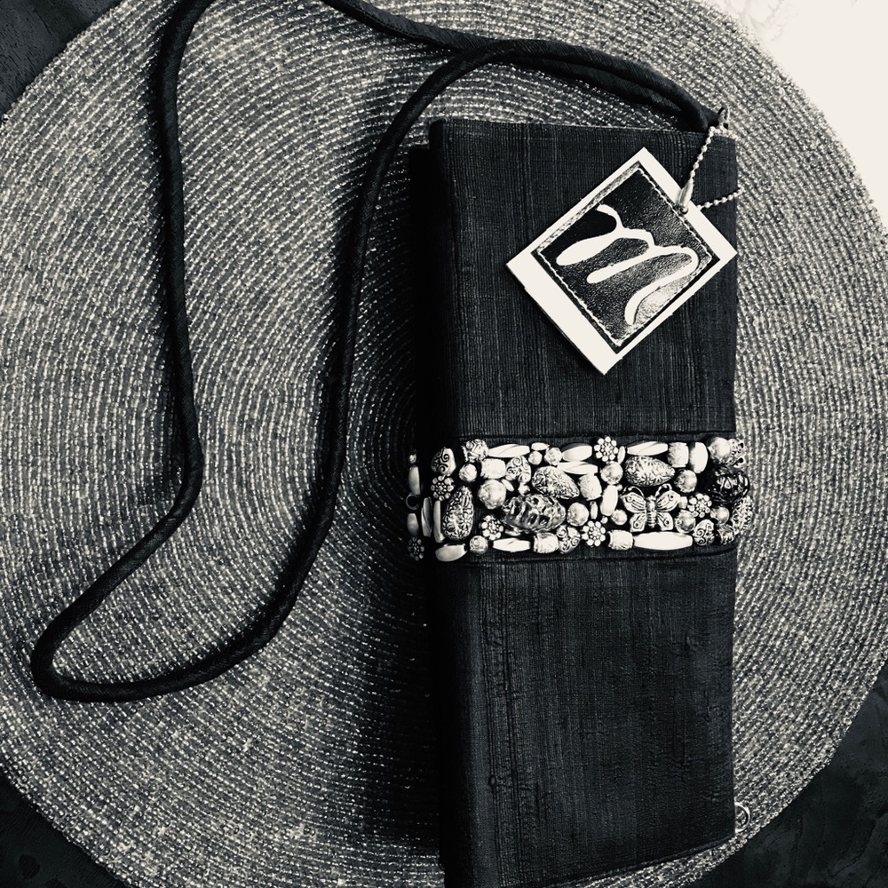 🎉HP!🎉Black Silk Clutch w/ Jewel Band - Picture 2 of 4